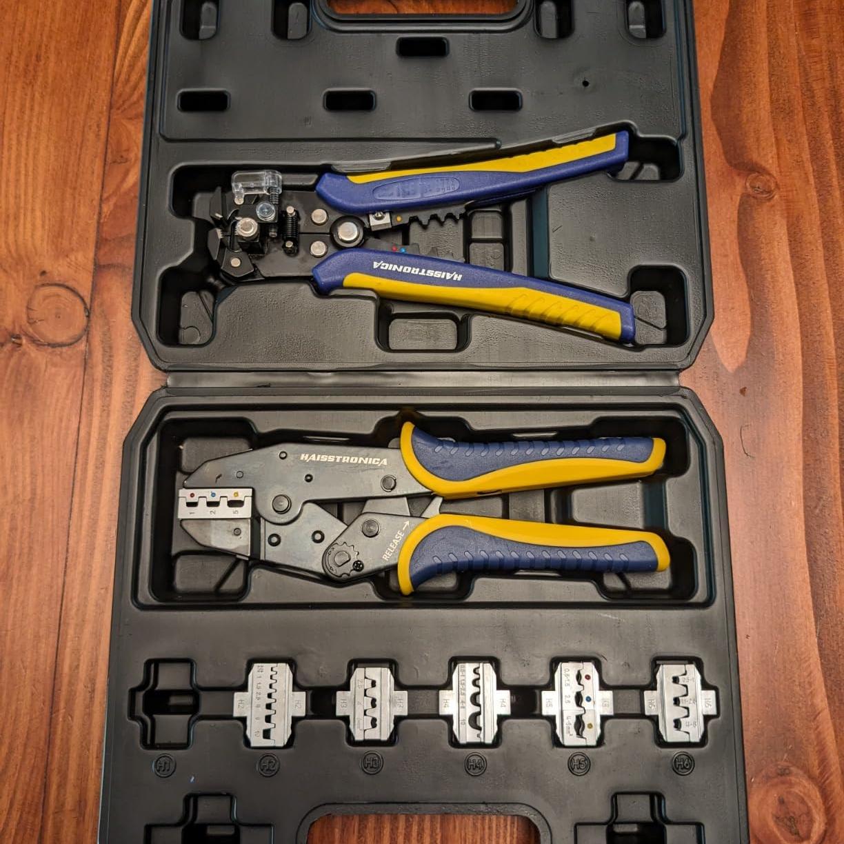 Organized case shows dies for crimping of wires, covering insulated, open barrel, non-insulated, and ferrule terminals.